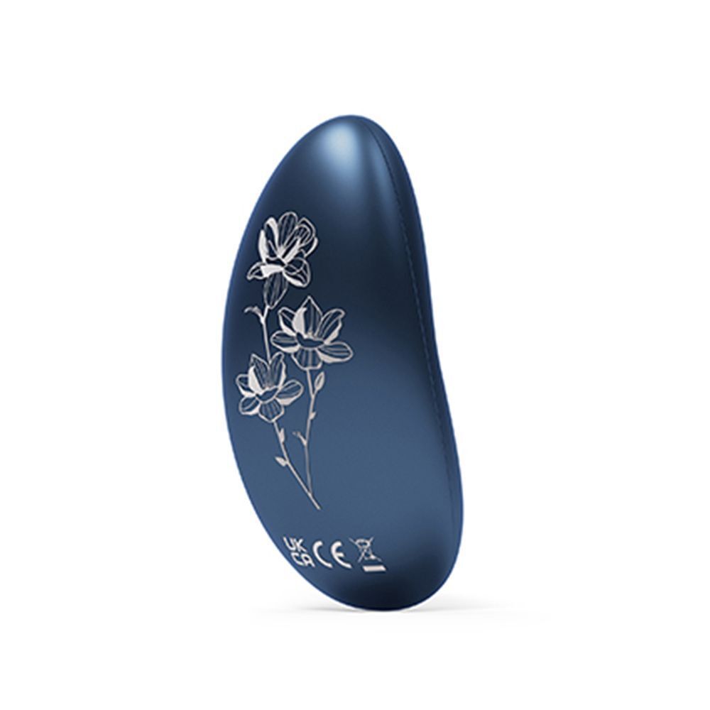 Massaggiatore Lelo Nea3 Piccolo blu con motivo floreale e marchio CE.