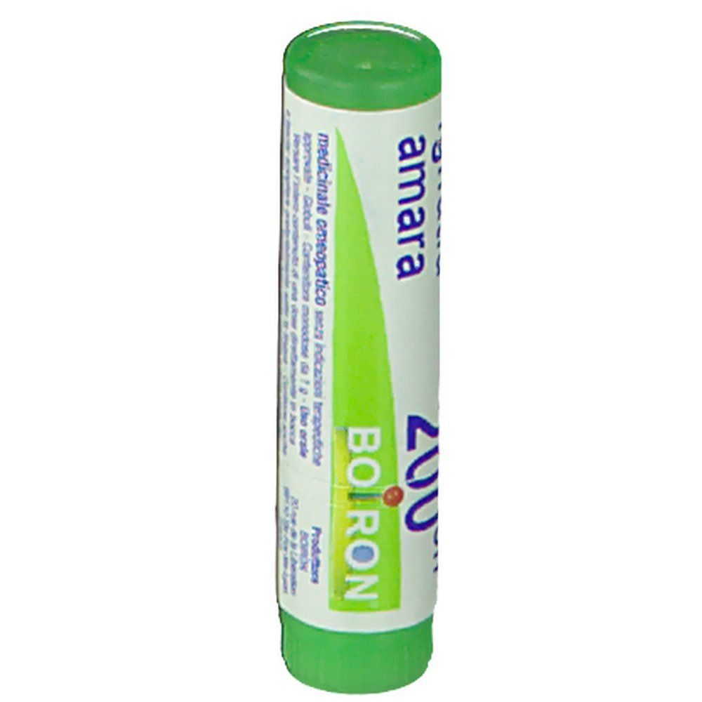 Confezione cilindrica, tappo verde. Scritta Ignatia amara 200ch BOIRON. Colori: verde e bianco.