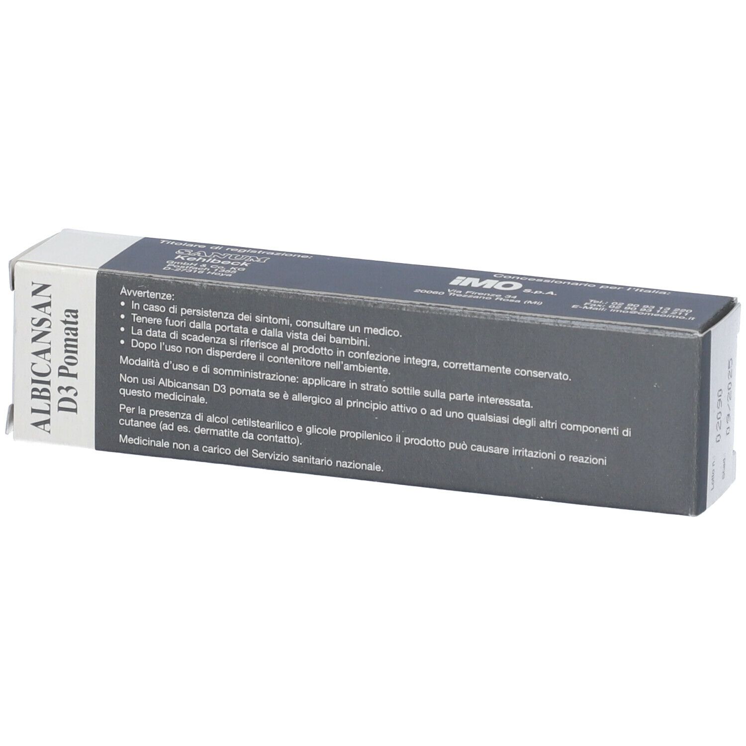 Scatola in diagonale. Parte superiore grigia, parte inferiore bianca. Testo: ALBICANSAN D3 Pomata. Designazione del prodotto visibile.