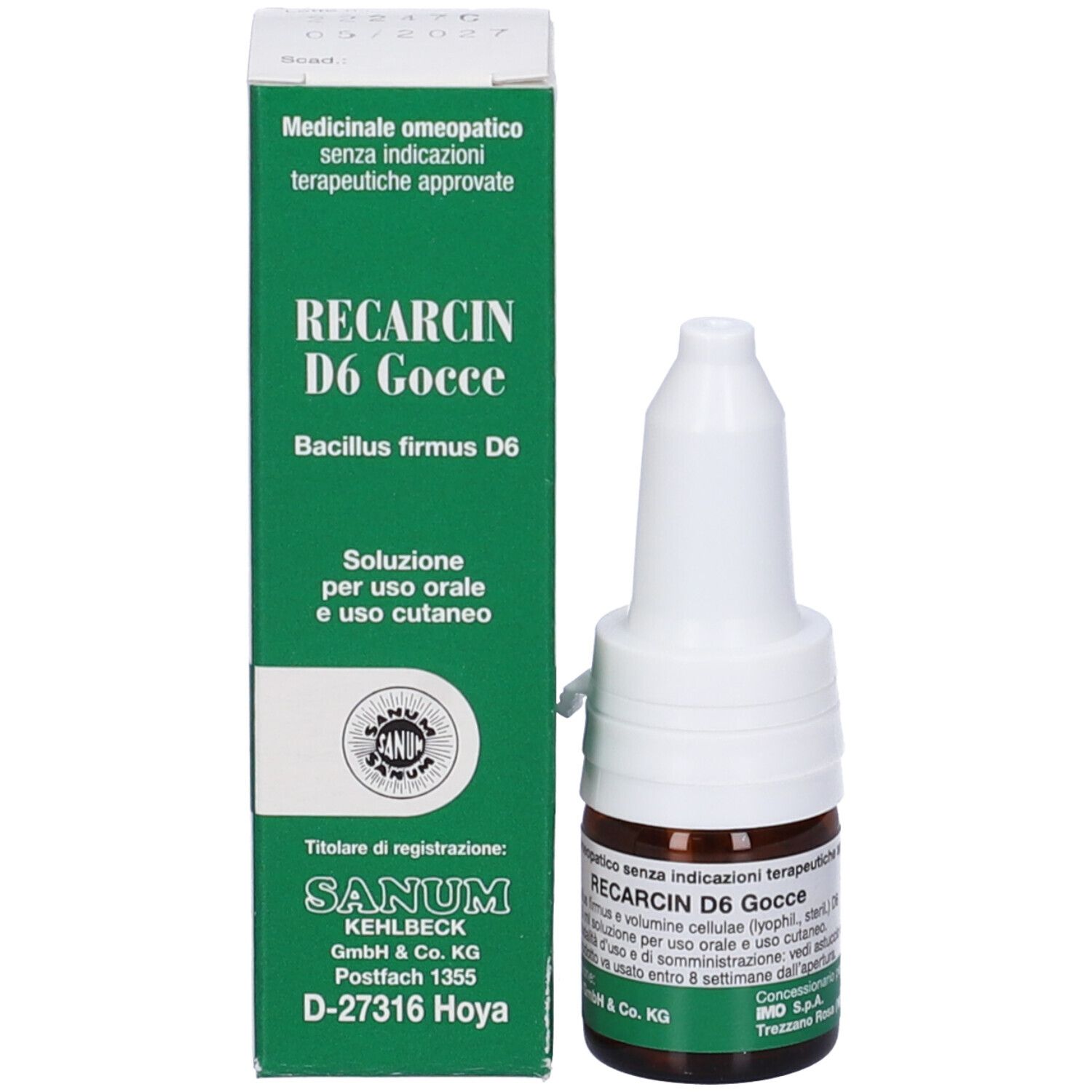 Confezione del prodotto. Scatola verde con flacone bianco. Scritta: Recarcin D6 Gocce. Produttore: Sanum-Kehlbeck GmbH & Co. KG.