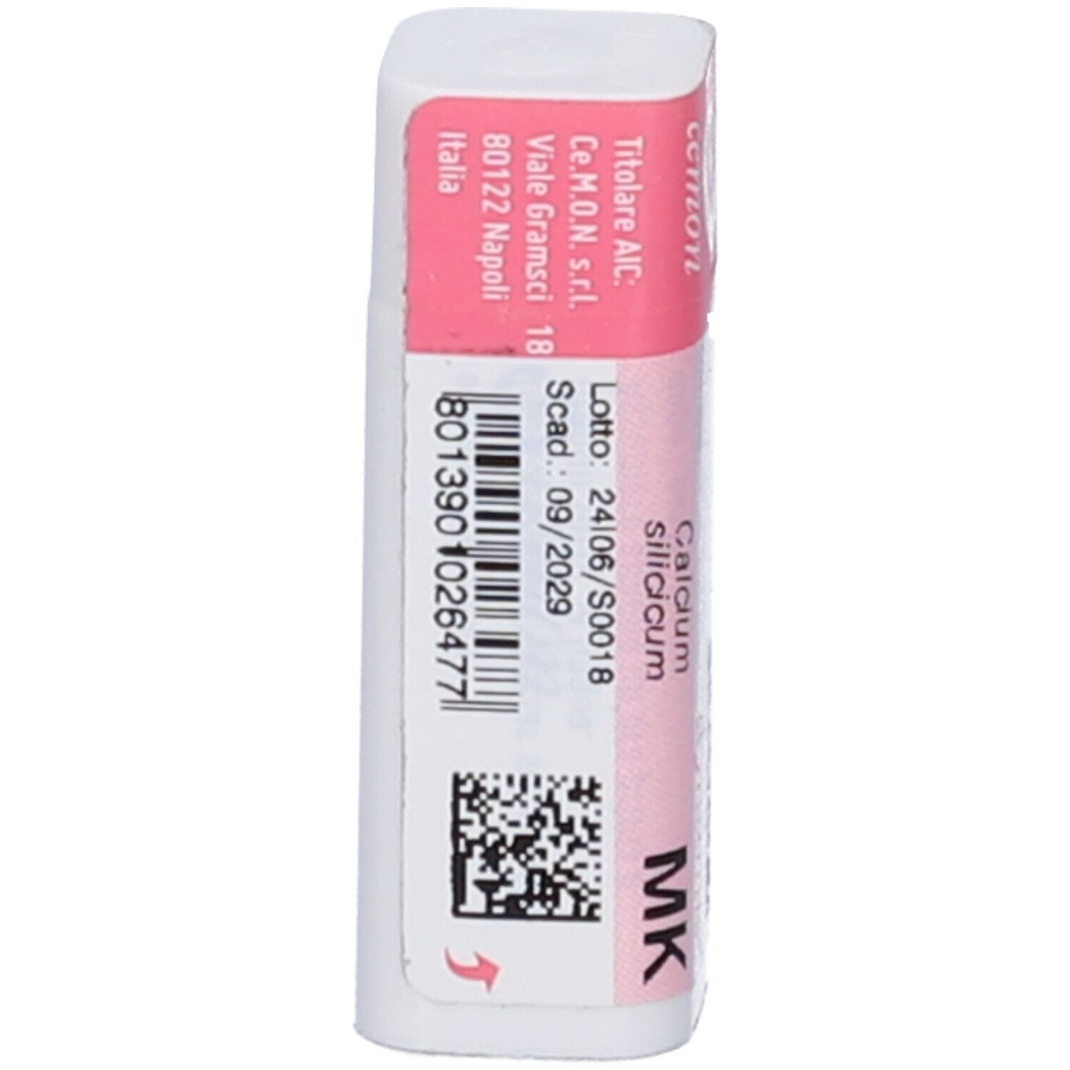 Retro della confezione cilindrica. Etichetta rosa con testo e codice a barre. Scritta: Calcium Silicicum, Lotto, scadenza.