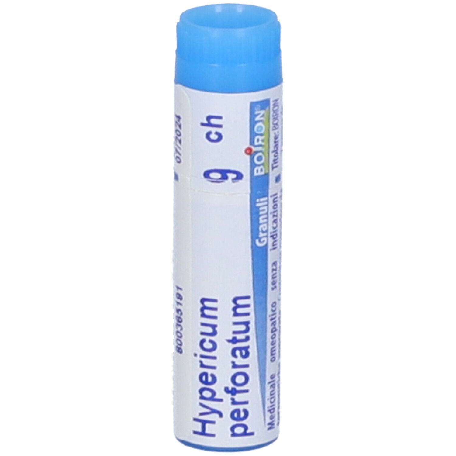 Confezione cilindrica con tappo blu. Scritta: Hypericum perforatum 9 ch, Granuli, Boiron. Scadenza.