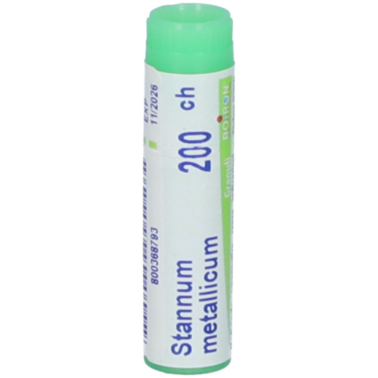 Confezione cilindrica con tappo verde. Scritta: Stannum metallicum 200 ch, BOIRON. Scadenza 11/2026.
