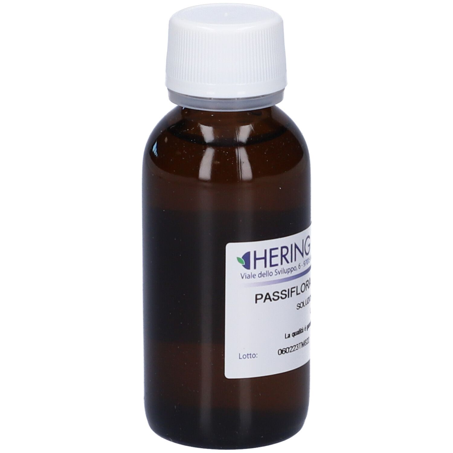 Flacone di vetro marrone con tappo bianco. Etichetta con nome del prodotto e informazioni. Marca: Hering.