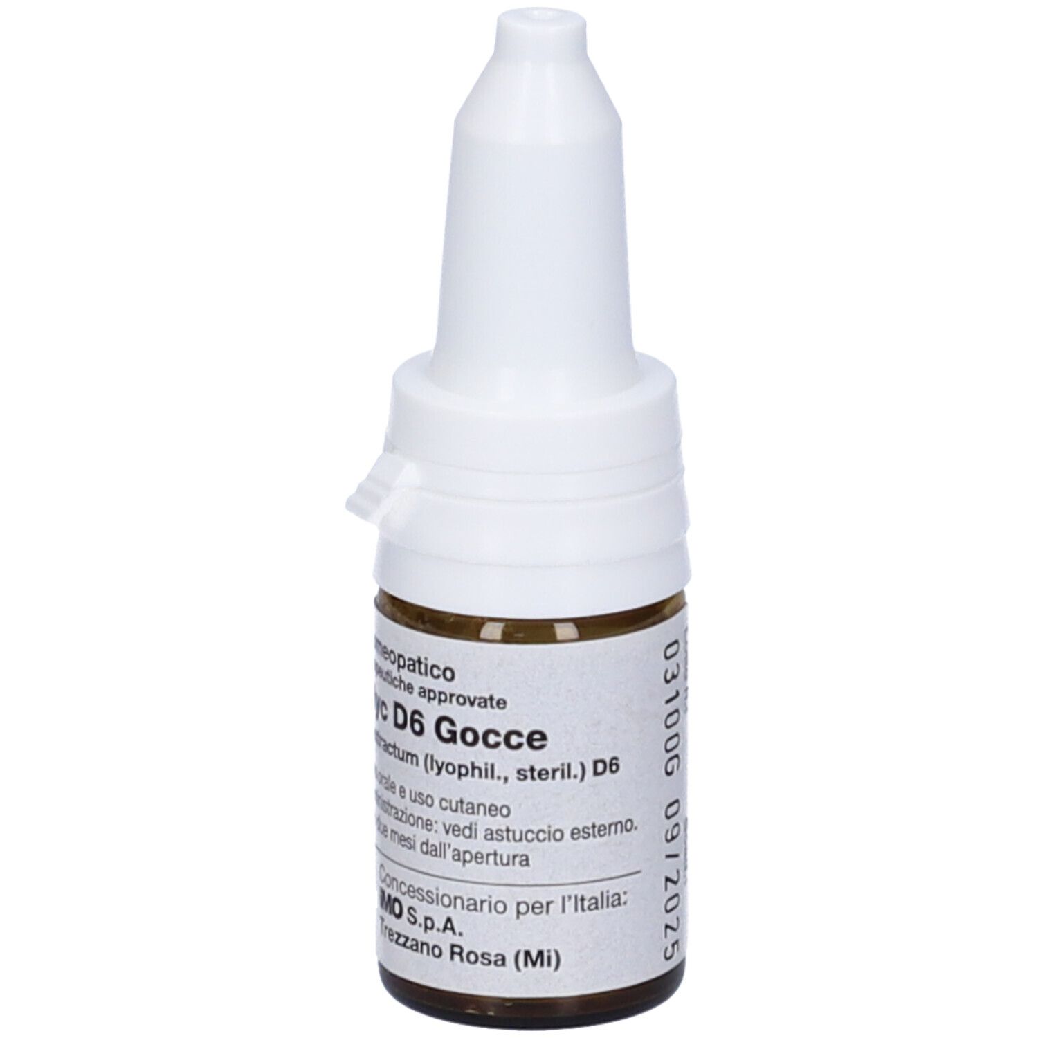Flacone di vetro marrone con tappo bianco. Scritta: Myc D6 Gocce. Gocce medicinali.
