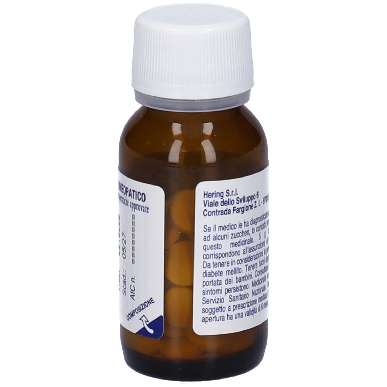 Flacone di vetro marrone con tappo bianco. Etichetta con testo e informazioni. Marca: HERING.