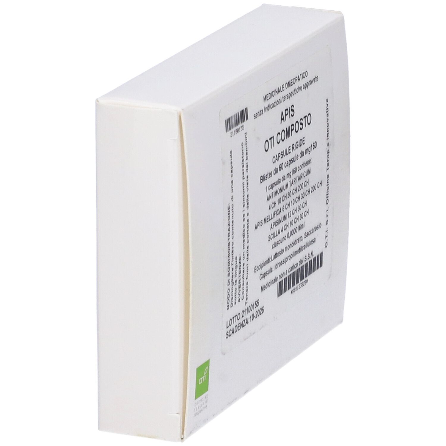 Scatola bianca leggermente inclinata. Testo: APIS OTI COMPOSTO. Informazioni stampate. Logo verde sul lato sinistro.