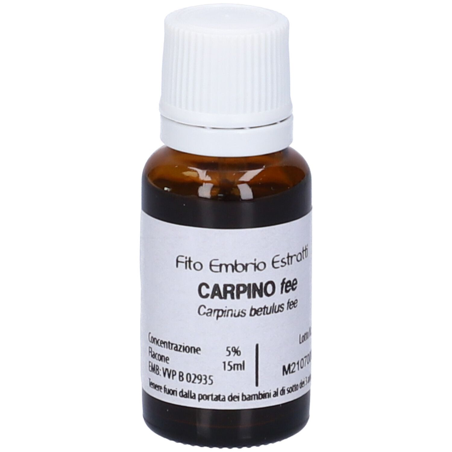 Flacone di vetro marrone con tappo bianco. Scritta: Fito Embryo Estratti Carpino fee, 15ml, 5%.