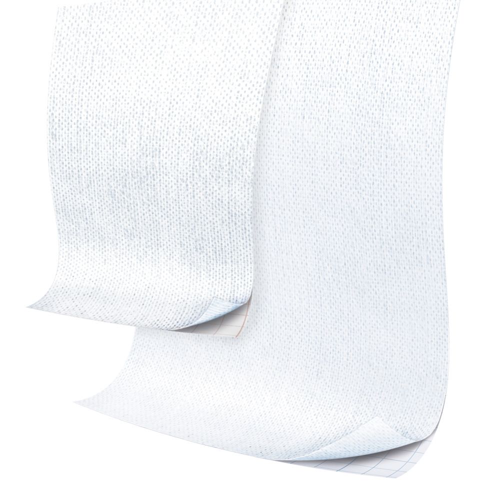 Materiale bianco e flessibile Fixomull stretch. Mostra la struttura e il lato adesivo. Su sfondo bianco.