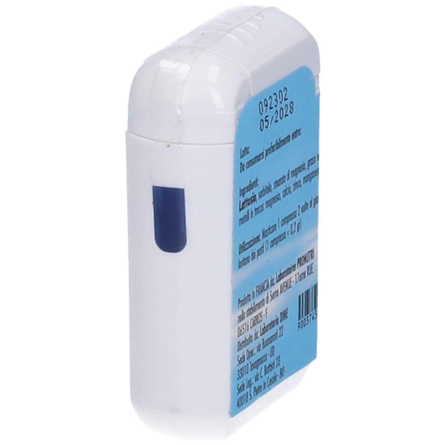 Contenitore bianco con etichetta blu. Ingredienti, data di scadenza e informazioni produttore. Vista laterale.