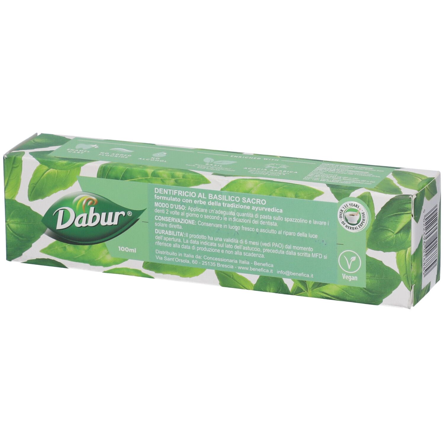 Confezione di dentifricio "Dabur Herbal" al basilico. Scatola turchese e bianca, in diagonale. Nome e logo visibili.