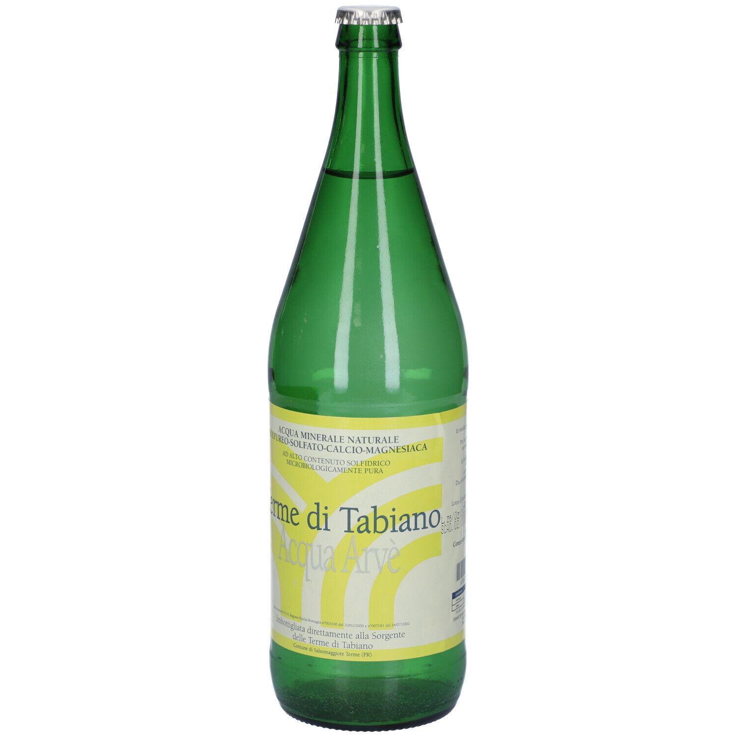 Bottiglia di vetro verde con acqua minerale. Etichetta con nome prodotto: Terme di Tabiano Acqua Arve. Tappo argentato.
