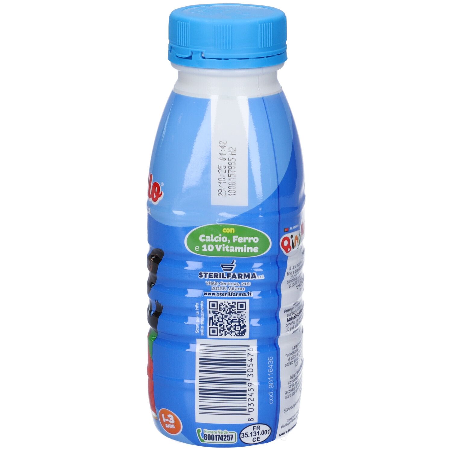 Retro della bottiglia Monello Latte di Crescita. Informazioni prodotto, QR code e dati del produttore. Tappo blu.
