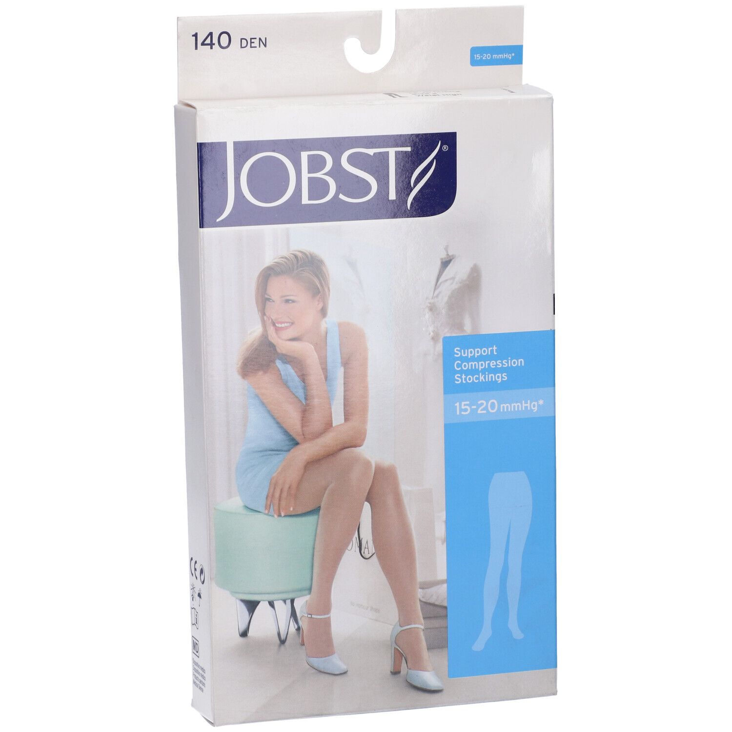 Confezione JOBST. Scritta: 140 DEN, Support Compression Stockings 15-20 mmHg. Donna seduta su sgabello, indossa calze.