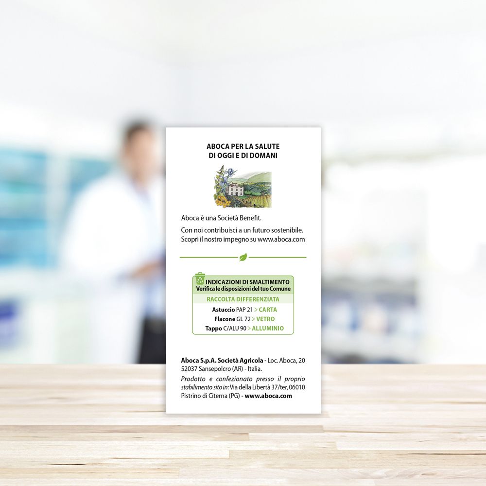 Retro confezione Mirtillo Plus. Informazioni Aboca. Informazioni sullo smaltimento. Sfondo sfocato.