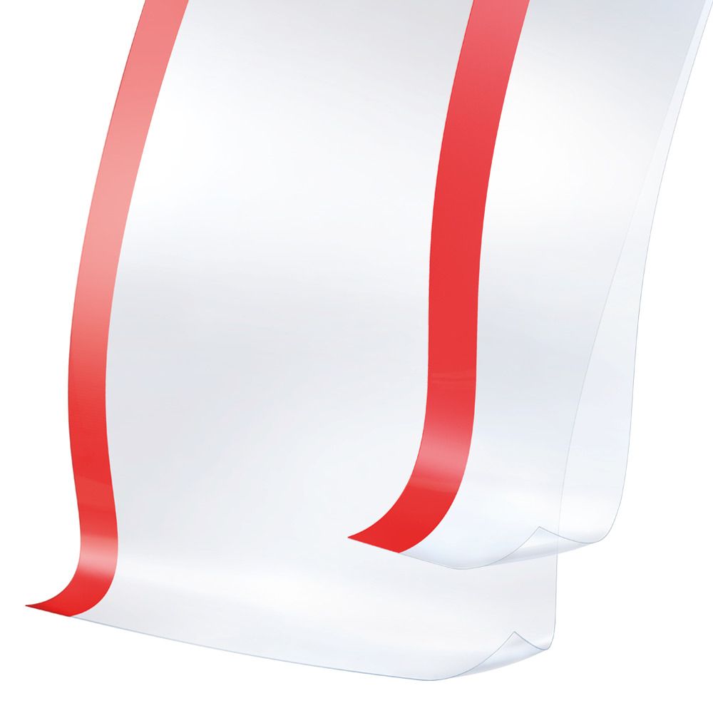 Primo piano di una pellicola trasparente con strisce rosse. La pellicola è arrotolata e parzialmente srotolata.