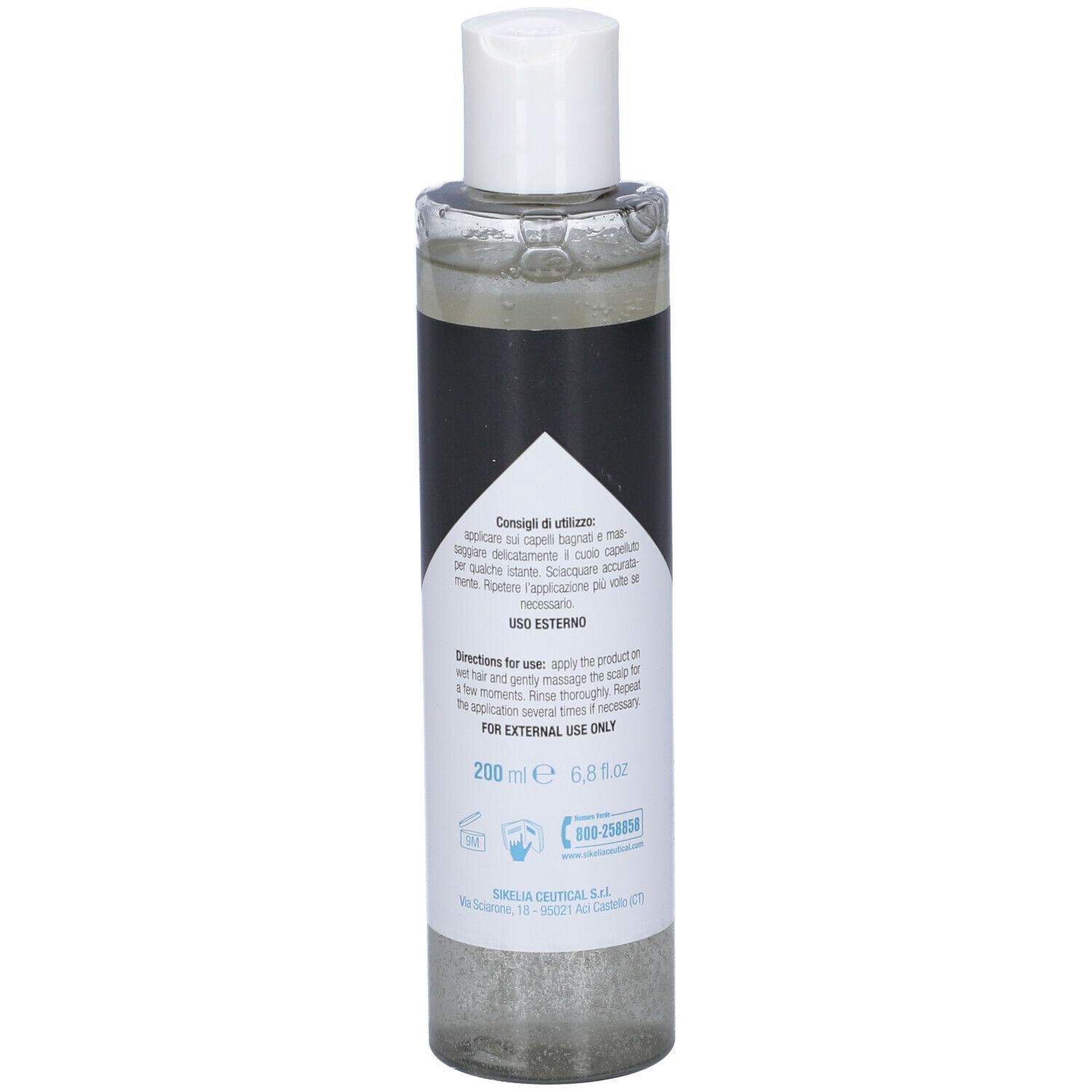 Flacone di shampoo, vista laterale. Etichetta nera con accenti bianchi e blu. Contiene informazioni sul prodotto.