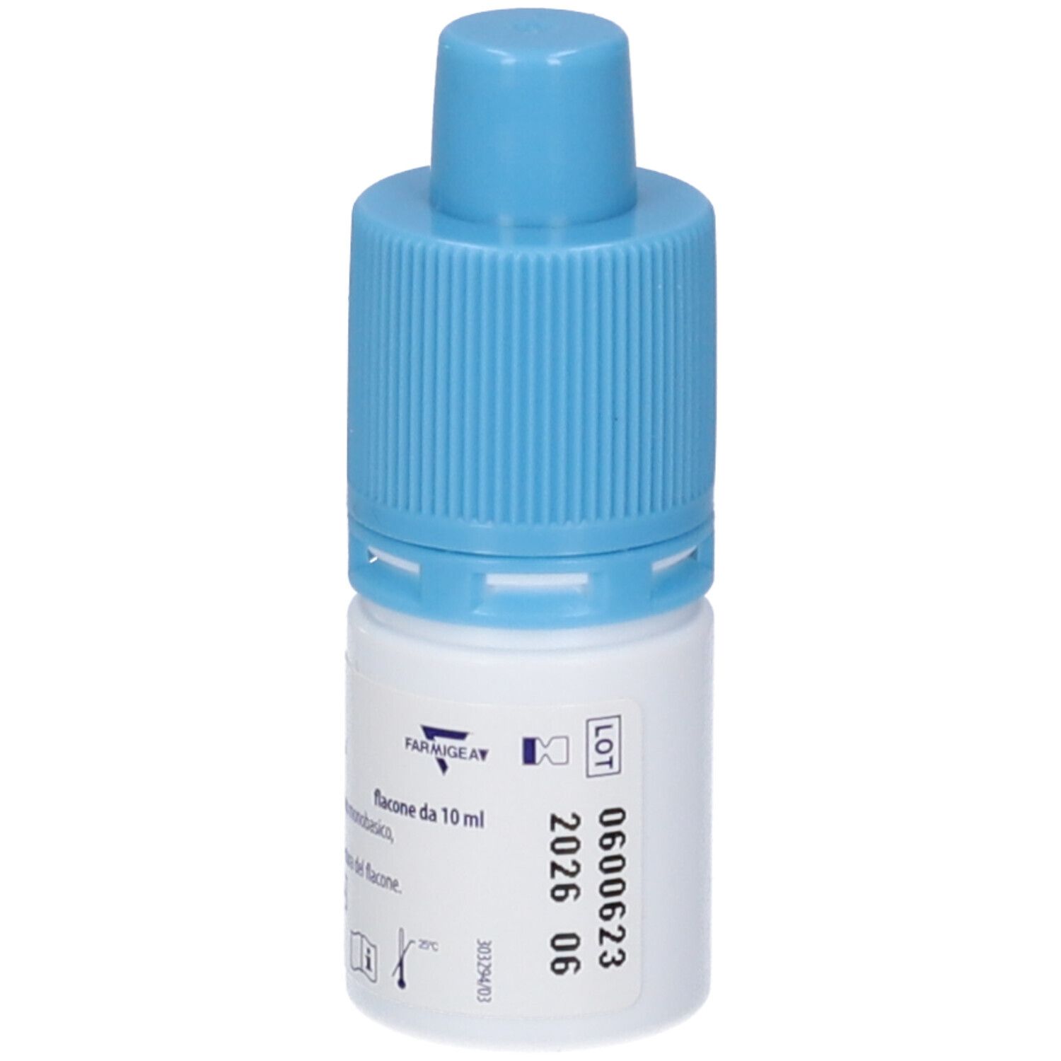 Flacone di collirio con tappo blu. Scritta: TSP 0,2%.