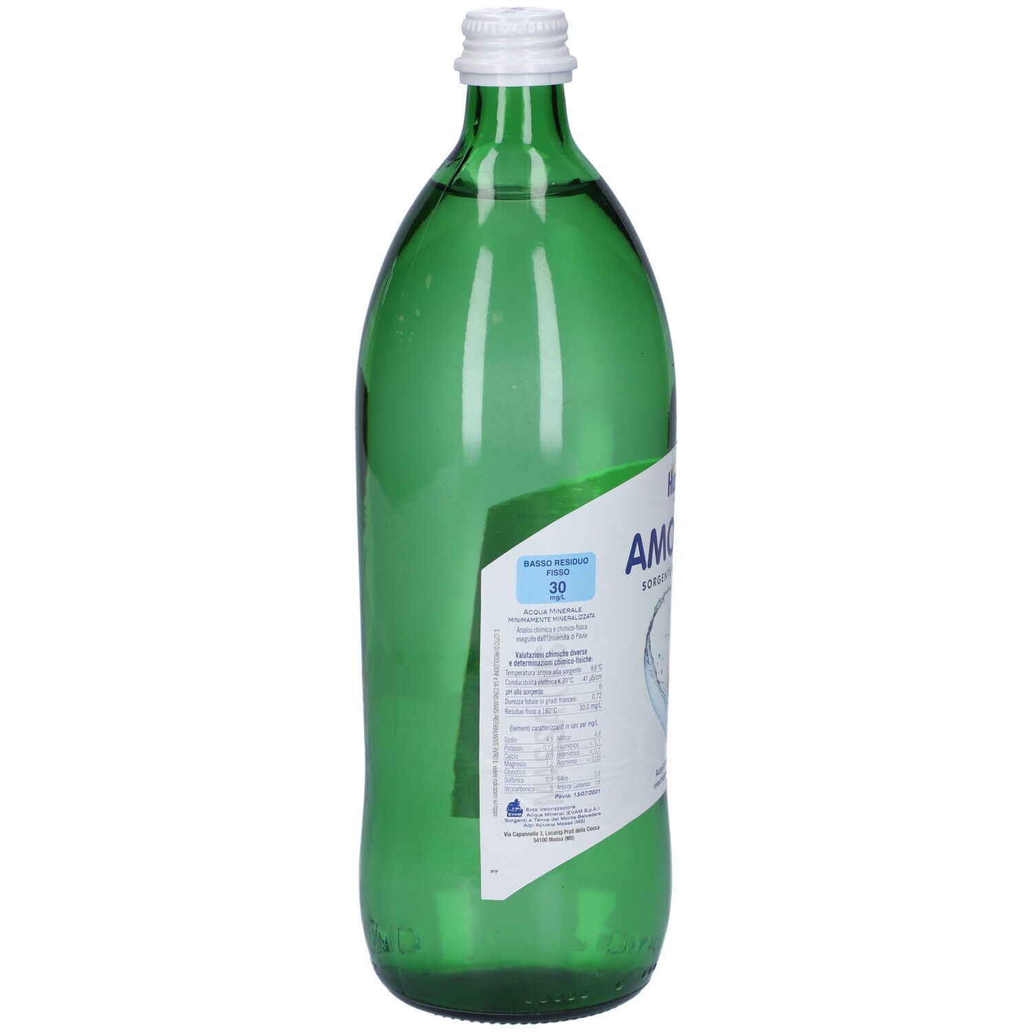 Bottiglia di vetro verde con tappo bianco. Etichetta con testo e informazioni. Vista posteriore della bottiglia.