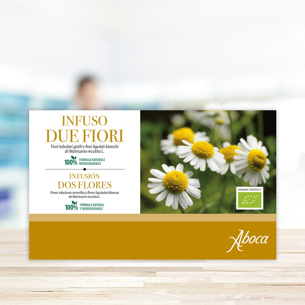 Confezione con stampa. Scritta "Infuso Due Fiori". Immagine di fiori di camomilla. Marchio "Aboca". Certificazione biologica.