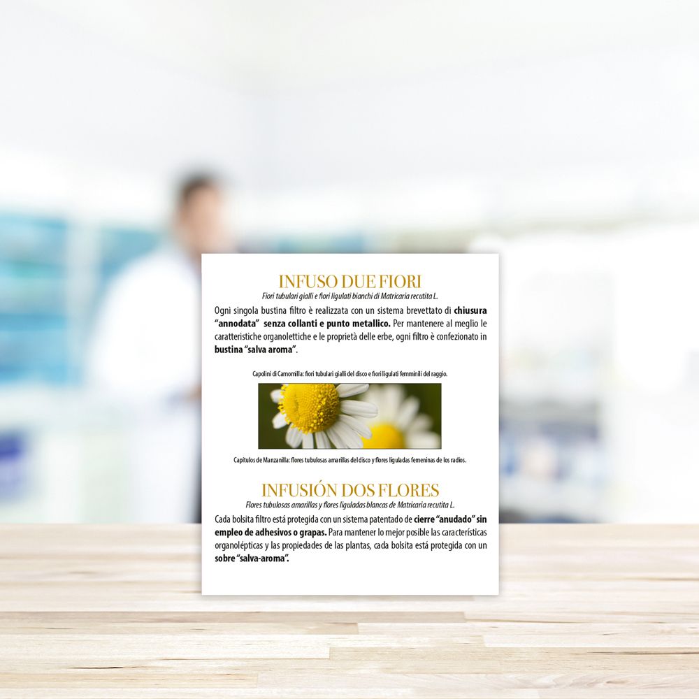 Confezione con testo. Scritta "Infuso Due Fiori". Immagine di fiori di camomilla. Descrizione delle bustine di tè.