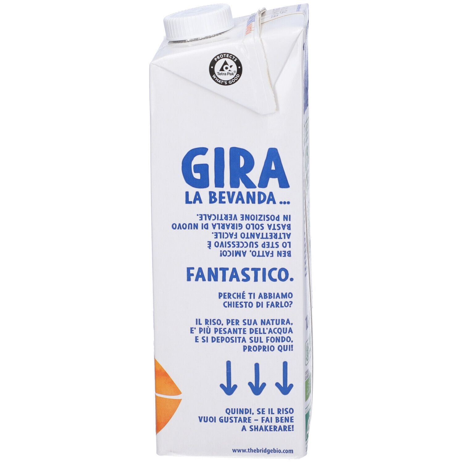Retro della confezione. Testo: Gira la bevanda... Fantastico. Testo sull'agitazione. Frecce. 1 litro.