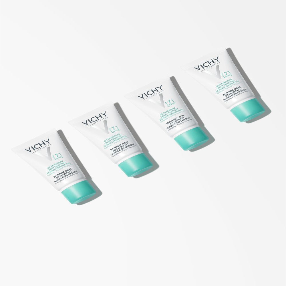 Quattro tubi di crema Vichy anti-traspirante su sfondo bianco.