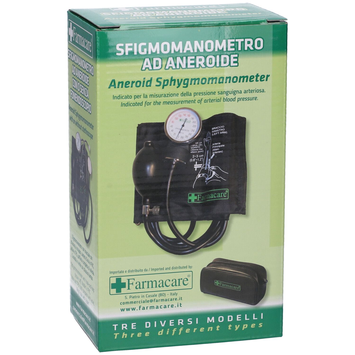 Sfigmomanometro aneroide in confezione. Bracciale nero, manometro, pompa nera e custodia. Marchio: Farmacare.