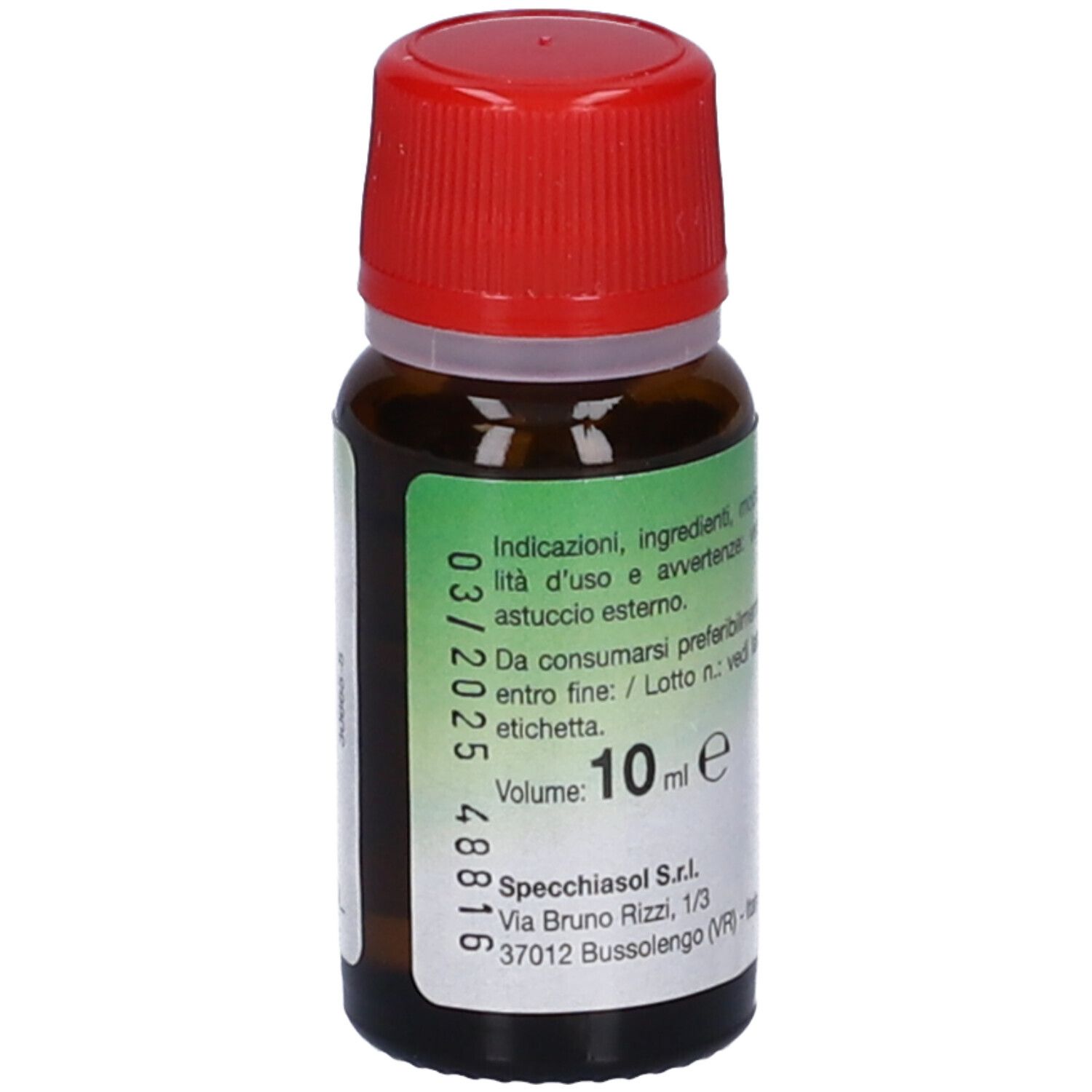 Flacone di vetro marrone con tappo rosso. Etichetta con informazioni sul prodotto. Scritta: Rosmarino, 10 ml. Marchio: Specchiasol.