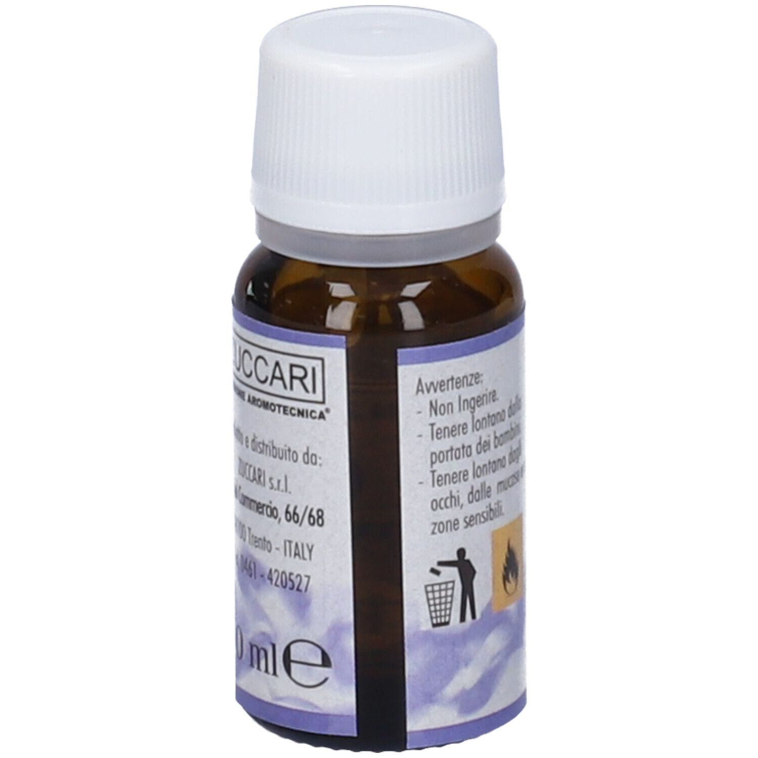Flacone in vetro marrone con tappo bianco. Scritta: Ginepro (bacche). 100% Olio Essenziale Naturale. Zuccari.