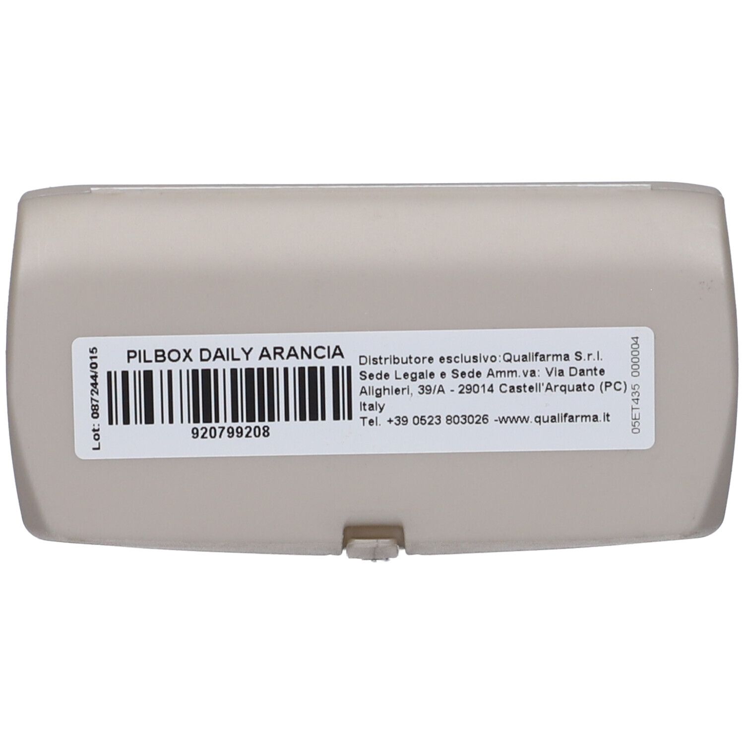 Portapillole beige con etichetta. L'etichetta riporta: PILBOX DAILY ARANCIA, codice a barre e altre informazioni.
