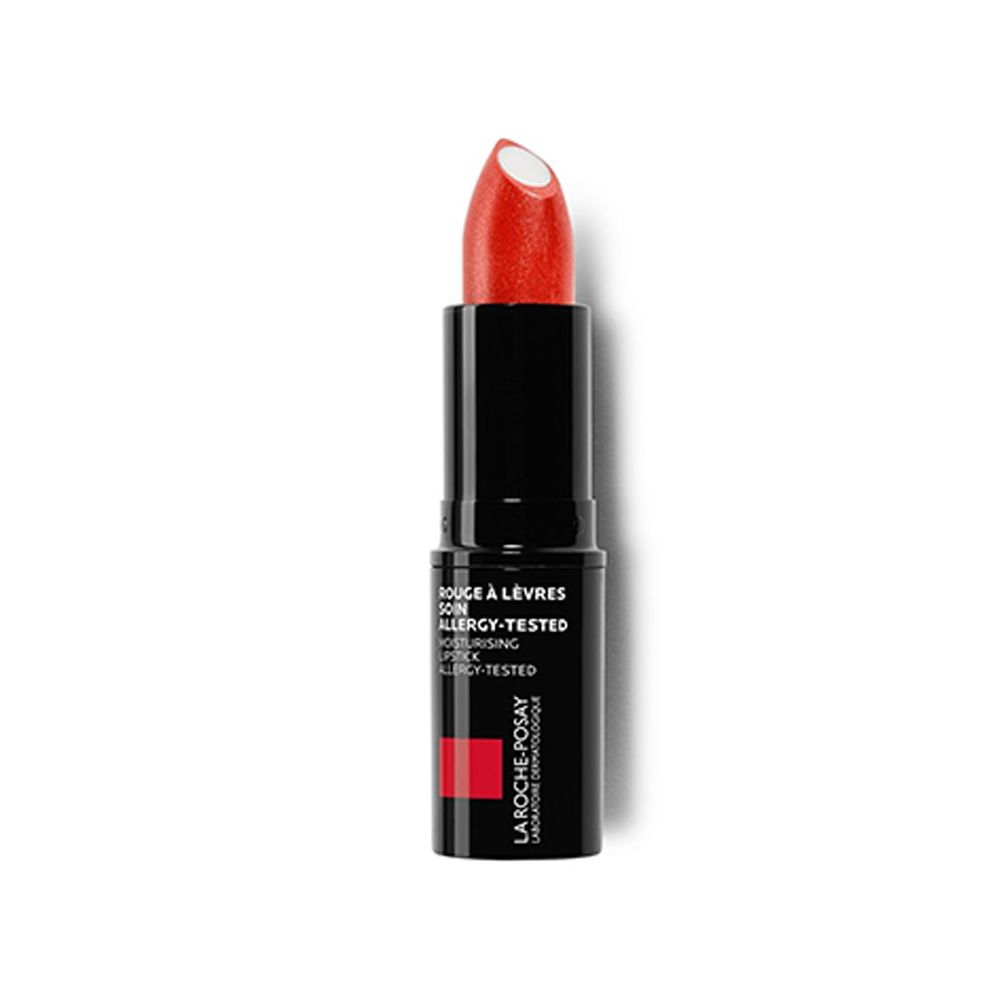 Rossetto rosso in astuccio nero. Scritta: Rouge à Lèvres, Allergy-Tested. Marchio: La Roche-Posay.
