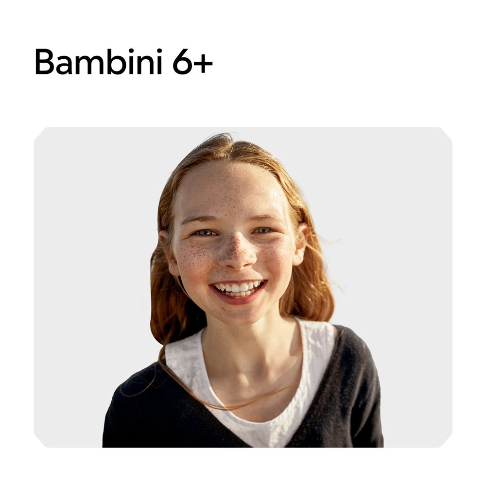 Ragazza sorridente con lentiggini, 6+ anni.