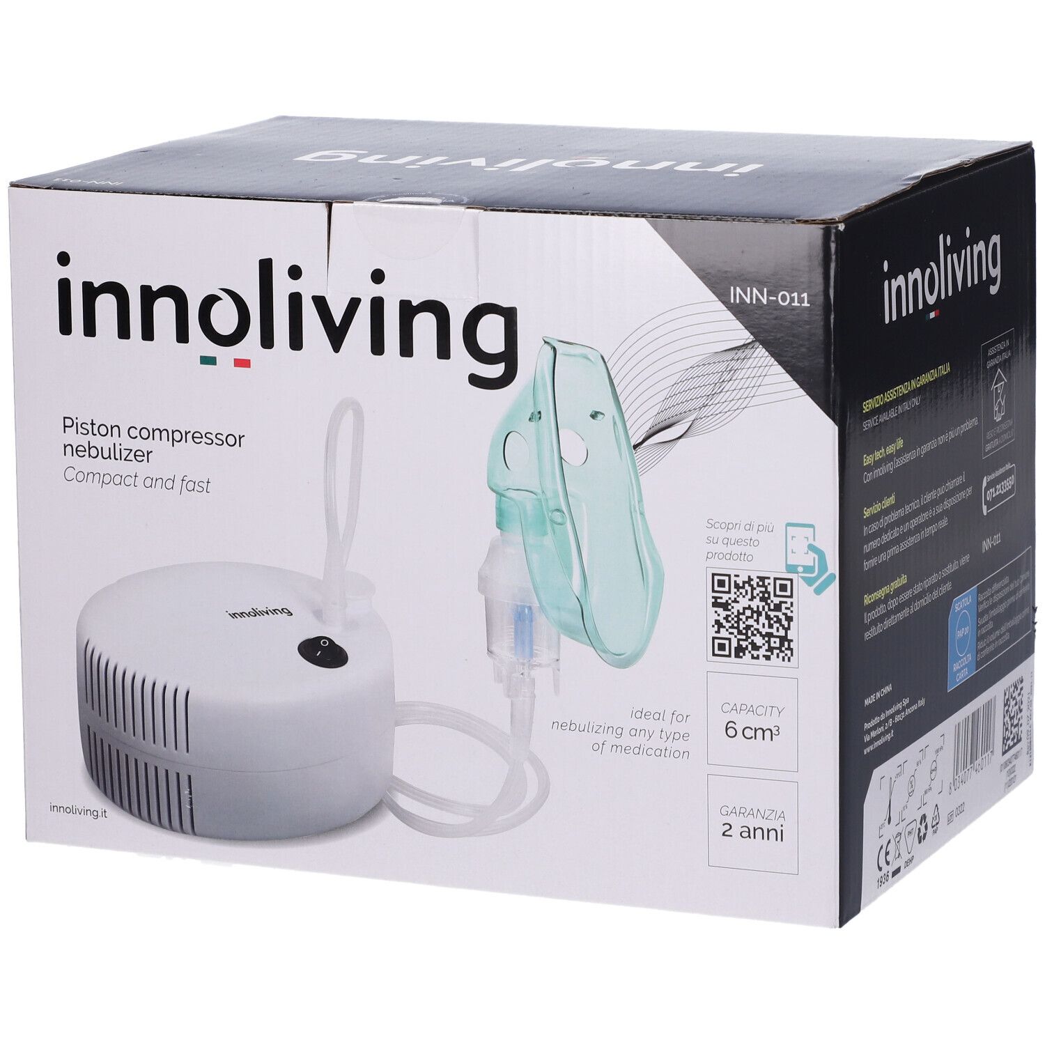 Apparecchio per aerosol in confezione. Dispositivo bianco con maschera e tubo. Marchio: Innoliving. Testo: Piston compressor nebulizer, compact and fast.