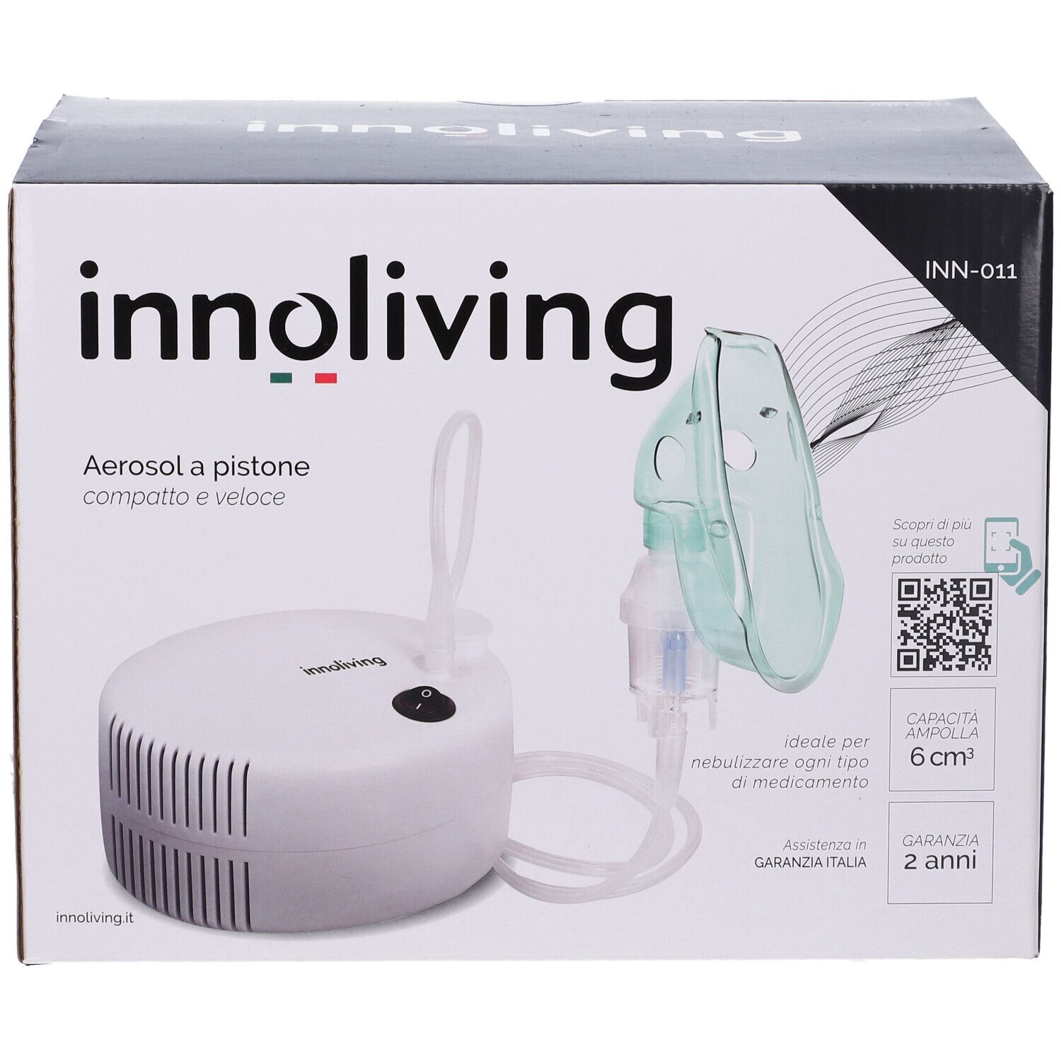 Apparecchio per aerosol in confezione. Dispositivo bianco con maschera e tubo. Marchio: Innoliving. Testo: Aerosol a pistone, compatto e veloce.