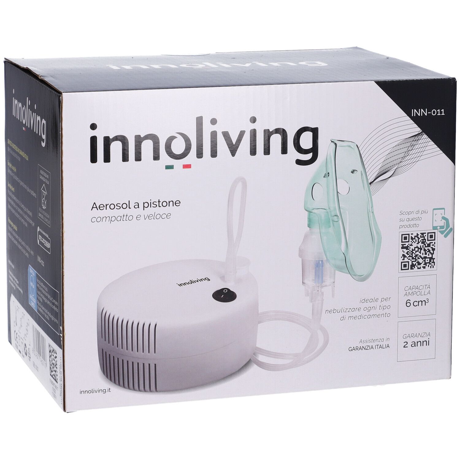 Apparecchio per aerosol in confezione. Dispositivo bianco con maschera e tubo. Marchio: Innoliving. Testo: Aerosol a pistone, compatto e veloce.