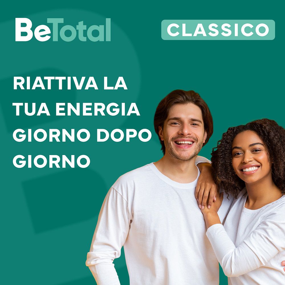 Pubblicità per BeTotal Classico. Due persone sorridenti su sfondo verde.