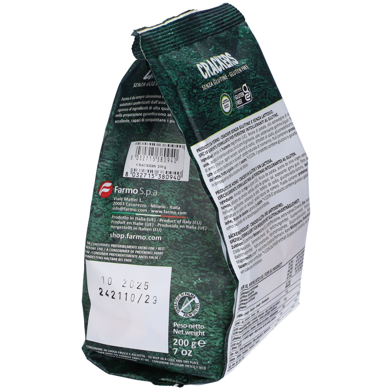 Confezione di cracker senza glutine e senza lattosio. Marchio Farmo. Retro con informazioni e data di scadenza. Scritta: Crackers, senza glutine, senza lattosio.