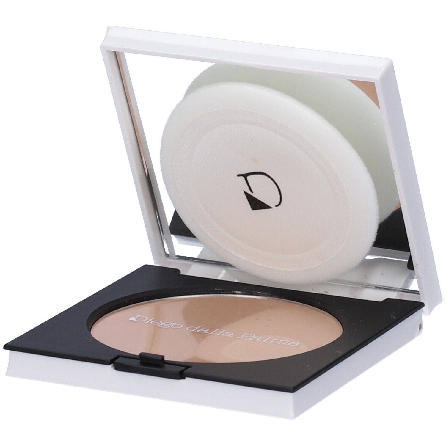 Cipria compatta con specchio e applicatore. Cipria beige, cornice nera, contenitore bianco. Marchio visibile.