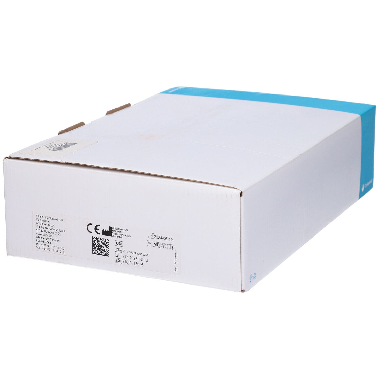 Confezione bianca con accento blu. Informazioni e codici sul lato.