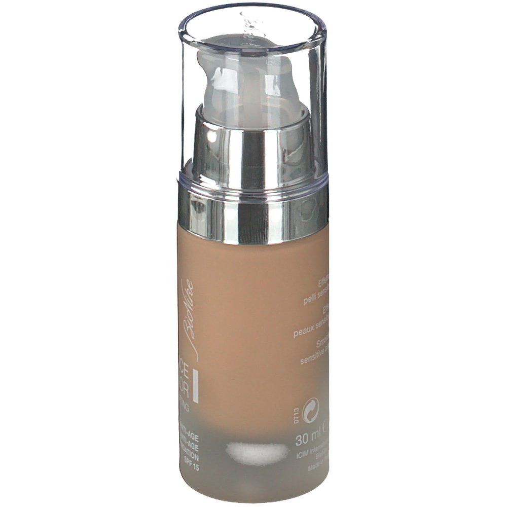 Fondotinta lifting BioNike Defence Color, beige. Flacone in vetro. Dosatore a pompa. 30 ml.