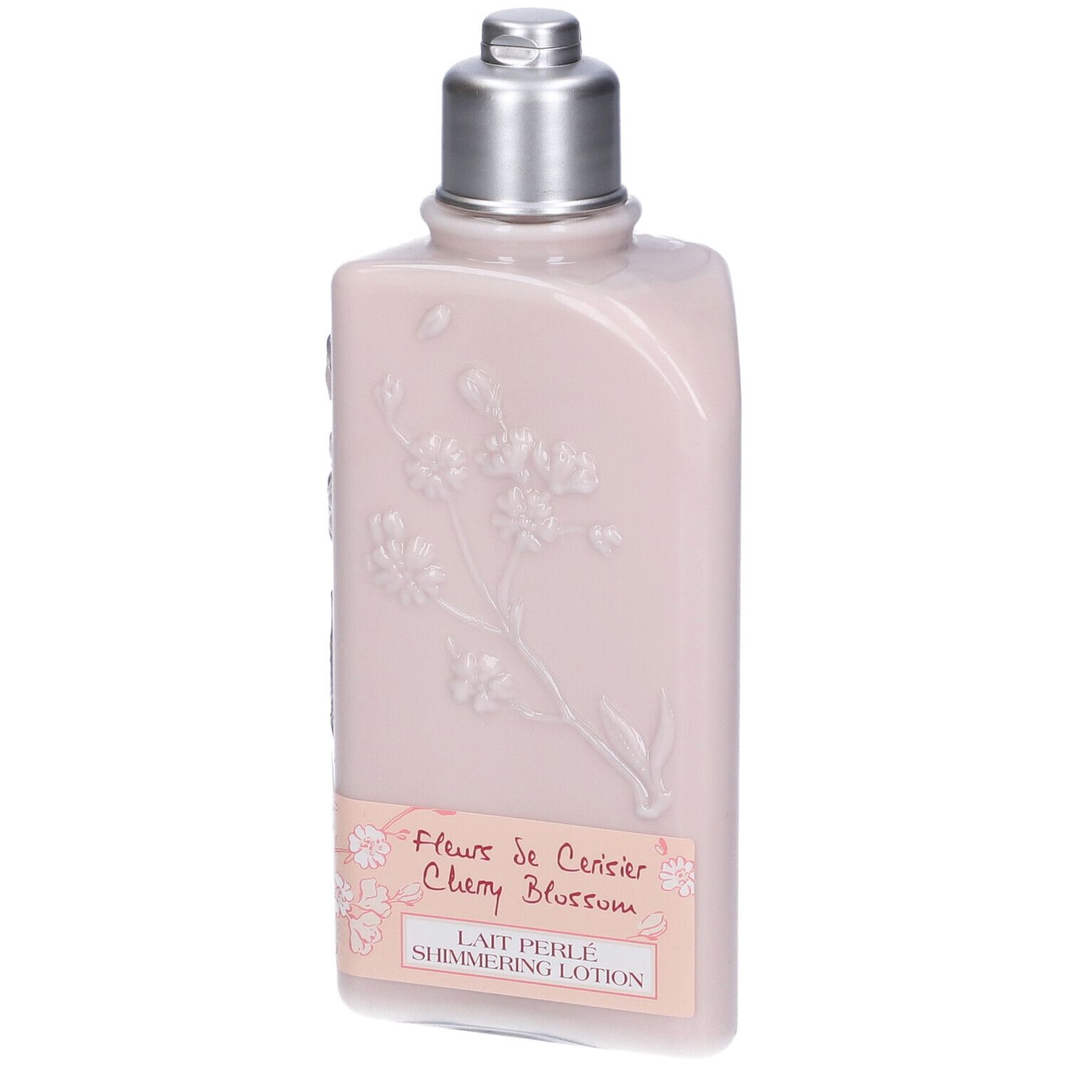 Flacone rosa con tappo argentato. Rilievo floreale ed etichetta con testo. L'Occitane.