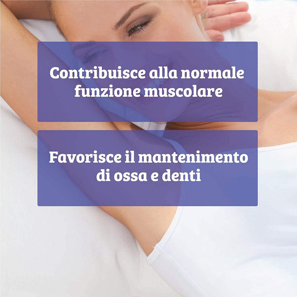 Donna con riquadri di testo che evidenziano la funzione muscolare e il mantenimento di ossa e denti.