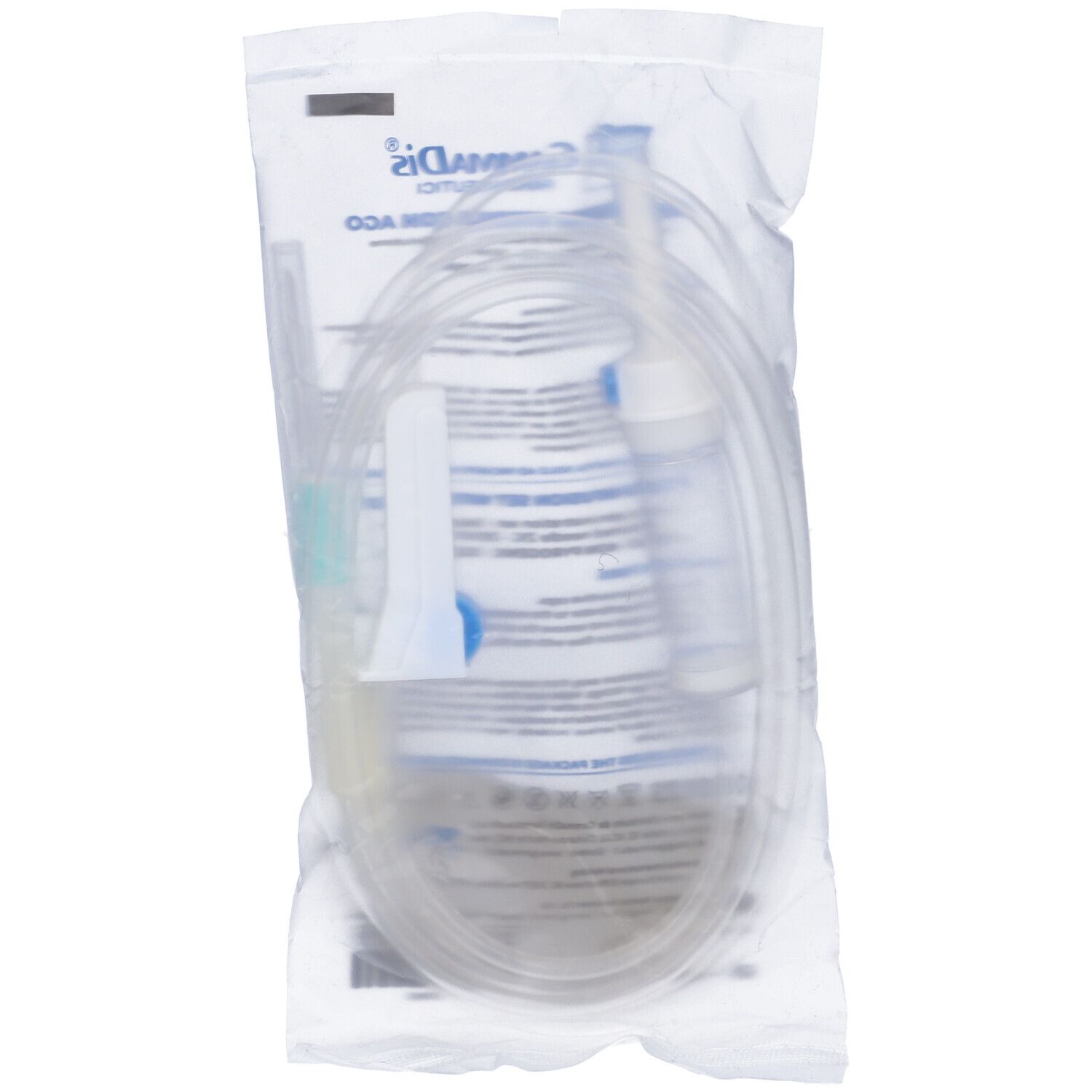 Set per infusione con ago confezionato. Contiene tubo, filtro e altri componenti. Etichettatura visibile.