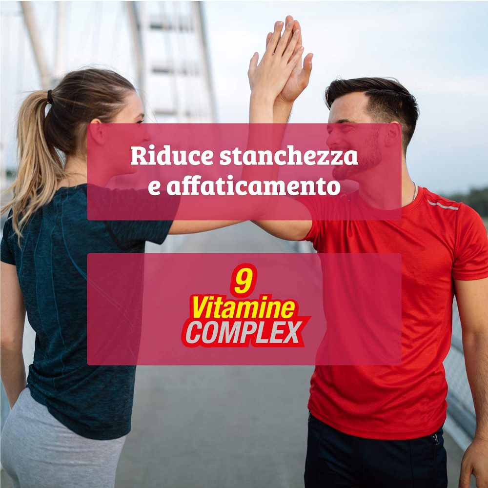 Uomo e donna si danno il cinque, testo: Riduce stanchezza e affaticamento.