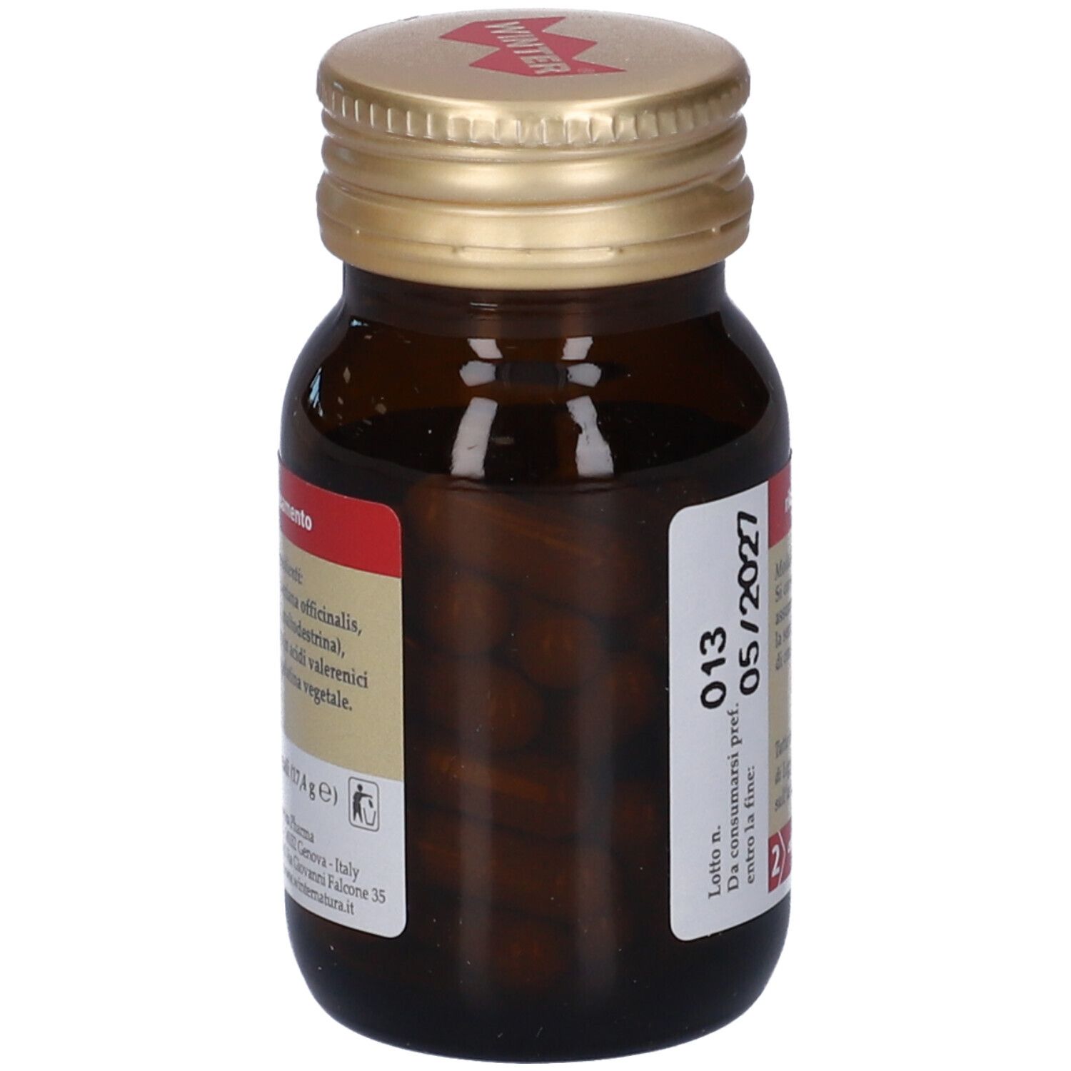 Flacone di vetro marrone con tappo dorato. Etichetta con ingredienti e data di scadenza.