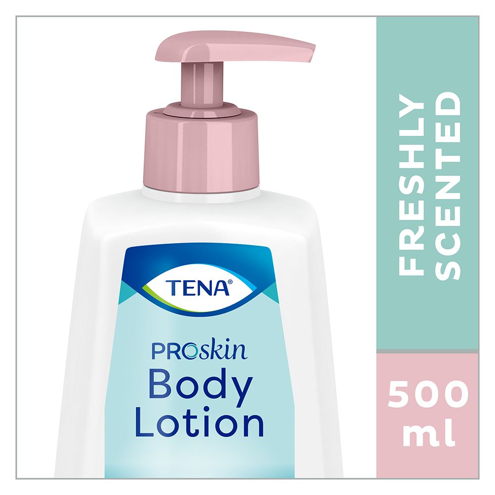 Primo piano del flacone bianco con dosatore rosa. Etichetta con logo blu TENA, testo: ProSkin Body Lotion, 500ml. Profumo fresco.