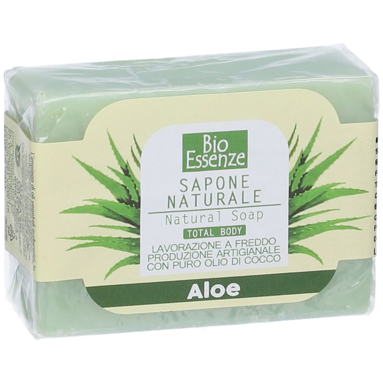 Sapone verde confezionato. Etichetta: Bio Essenze, Aloe, Natural Soap, Total Body. Aloe.