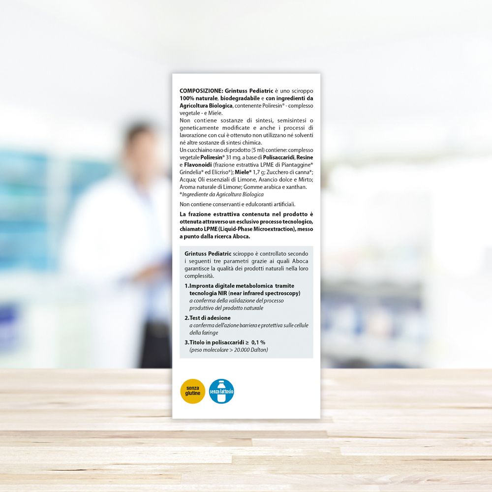 Flacone di vetro marrone con tappo bianco. Scritto: grinTuss Pediatric, Tosse secca e grassa, formula naturale al 100%.