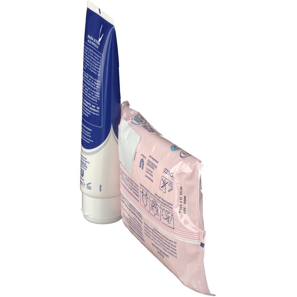 Tubo con tappo blu e confezione di salviettine rosa. Sul tubo c'è scritto "Pasta di Fissan". Sulla confezione sono raffigurate istruzioni.